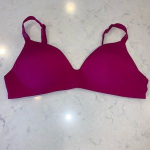Victoria’s Secret lightly lined wireless bra 34D